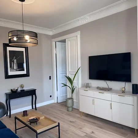 Apartment Stocznia, Shipyard With A Sauna *